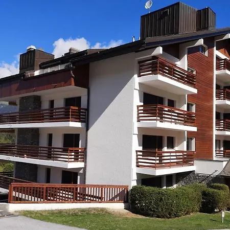 Appartement Studio Crans-Montana. Pool, Tennis, Sunny Balcony.